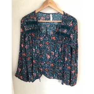 Women’s S Xhilaration floral patterned flowy top